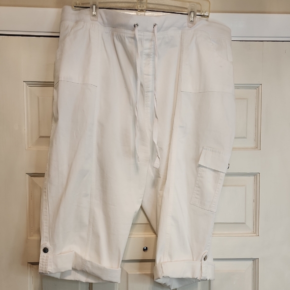 FRESH fka Fresh Produce Pants - FRESH Produce White Capri Length Roll Up Pants Snaps & Pockets & Front Tie